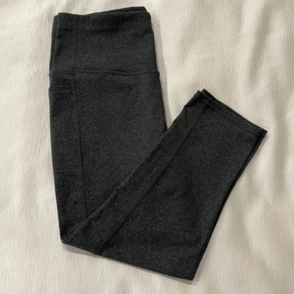NWOT -  CAPRI LENGTH SKECHERS LEGGINGS